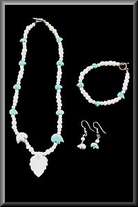 Winter Bears Necklace.